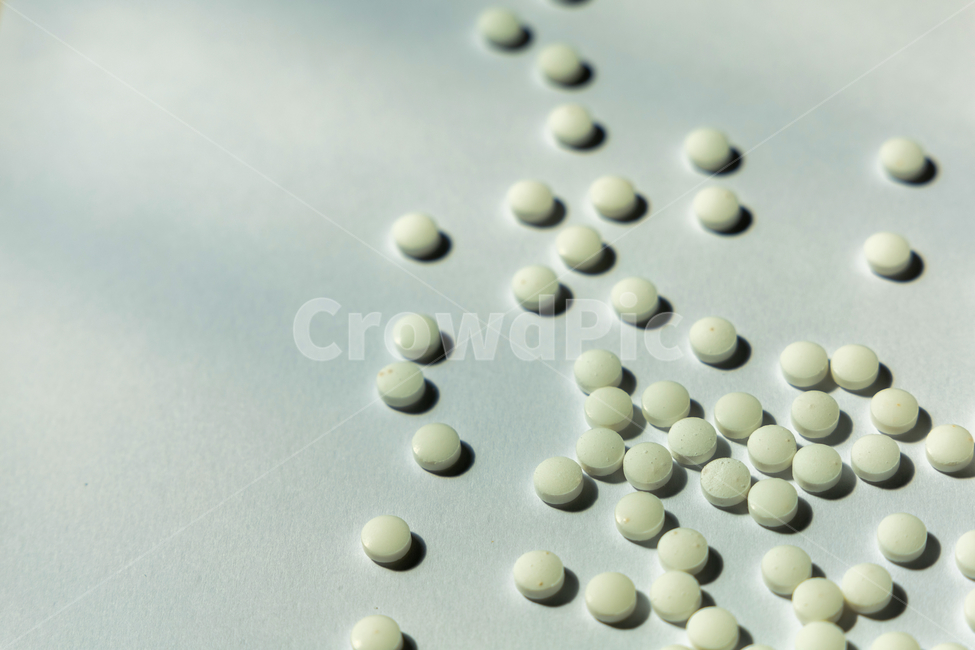 care,closeup,dose,drug,green,health,healthy,illness,medical,medicament,medication,medicine,nutrition,pharmaceutical,pharmacy,pill,prescription,tablet,vitamin,white,약,비타민,알약,캡슐,치료약