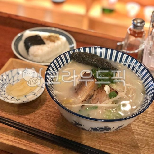 meal,ramen,bowl,Triangle Gimbap