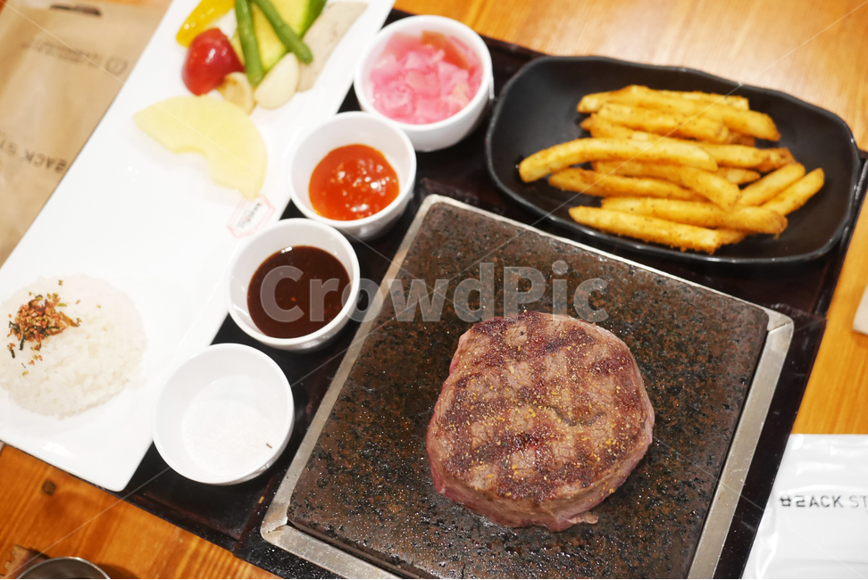 스테이크,레스토랑,감자튀김,저녁식사,스톤,소고기,요리,음식,음식,식재료,요리,food,cook,meal,dishes,food reserves,육류,고기,meat,양식,서양음식,서양요리,western food,western dishes,western meal,western cook