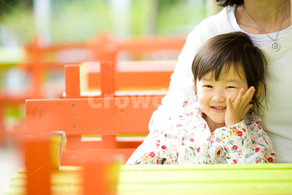 person,사람,human,인간,사랑,바라보기,행복,happy,엄마,아이,스마일,배경,가족,라이프스타일,교감,감성,방학,여행,엄마와아이,사람,인물,인간,human,person,얼굴표정,facial expression,face,어린이,어린아이,child,children,kid,감정표현,기분,feeling,emotion