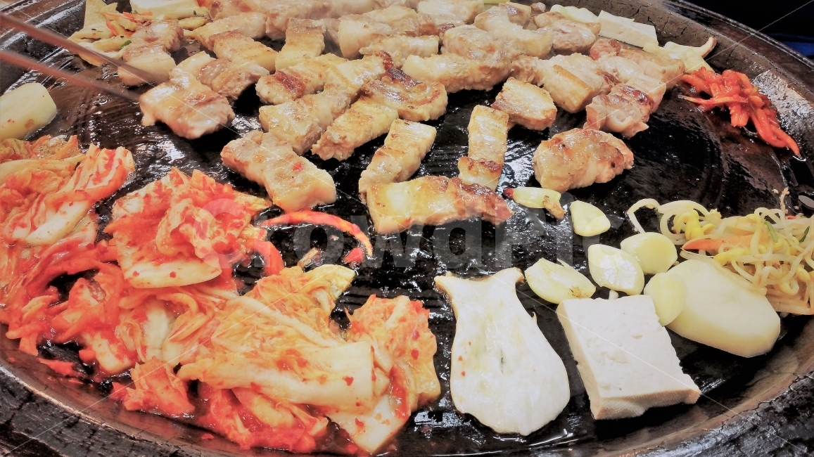 삼겹살,돼지고기,구이,poke,eat,koreanfood,food,korea,한국음식,버섯,김치,음식,식재료,요리,food,cook,meal,dishes,food reserves,육류,고기,meat,한식,한국음식,한국요리,korean food,korean dishes,korean meal,korean cook