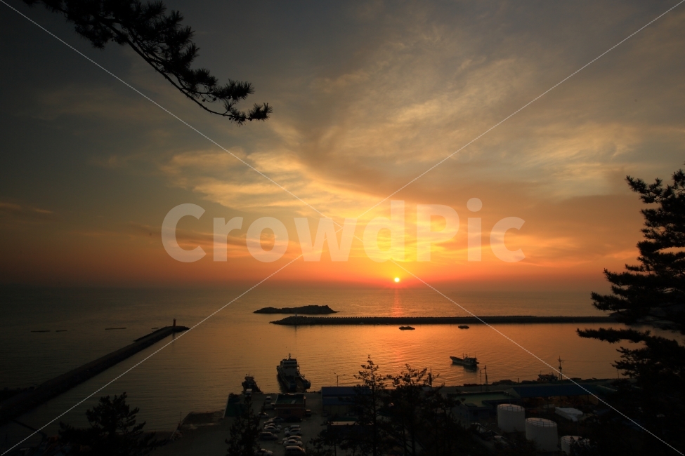 영광,계마항,일몰,석양,서해안,풍경,방파제,등대,자연,풍경,nature,landscape,한국자연풍경,한국자연경관,korea nature landscape,교통,교통수단,traffic,transportation,outdoors,옥외,dusk,황혼,dawn,새벽,sky,하늘,red sky,붉은 하늘,sunset