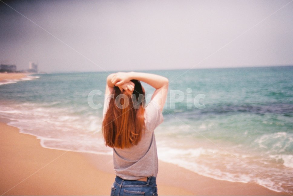 tide,film photography,long hair,ocean,back,female