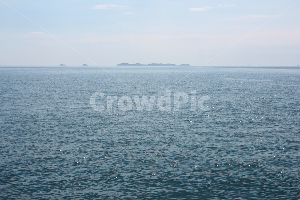 beach,blue,coast,coastline,day,far,island,mountain,nature,ocean,sea,sky,water,wave,하늘,파랑,블루,먼산,산,섬,바다,물결,푸른바다,풍경,자연,낮,파란색,물,바닷물,반짝임,자연,풍경,nature,landscape