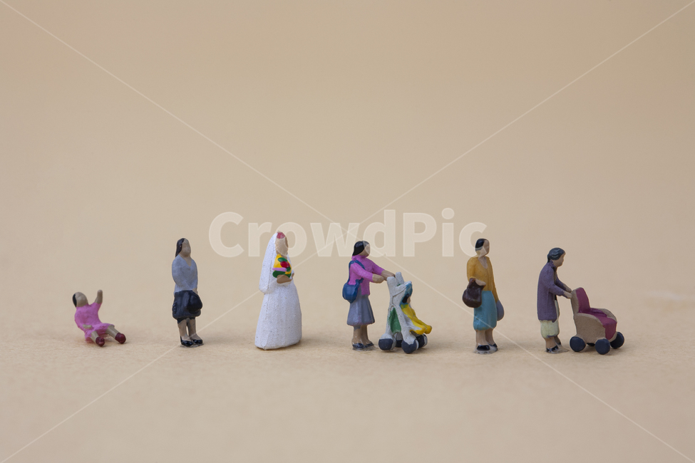 남녀노소,여생,여자,아기,학생,결혼,엄마,삶,인생,여고생,노인,노파,유모차,중년,노년,젊음,영,소녀,어린이,웨딩드레스,아줌마,아주머니,휠체어,사람,딸,여중생,대학생,라이프,사이클,탄생,죽음,늙음,백그라운드,배경,아이디어,컨셉,어린아이,장바구니,청소년,노화,생,수명,노후,고령화,주기,생활,피플,가족,미니어처,연출,컨셉,콘셉,direction,concept