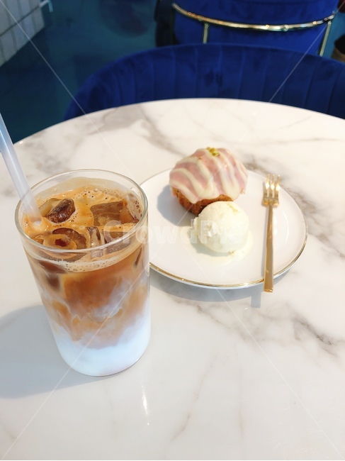 카페,아이스라떼,아이스카페라뗴,디저트,cafe,icelatte,icecafelatte,dessert,icecream,bread