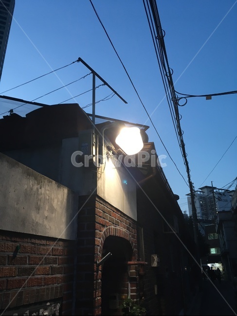 서울,골목,아련,가로등,저녁,하늘
