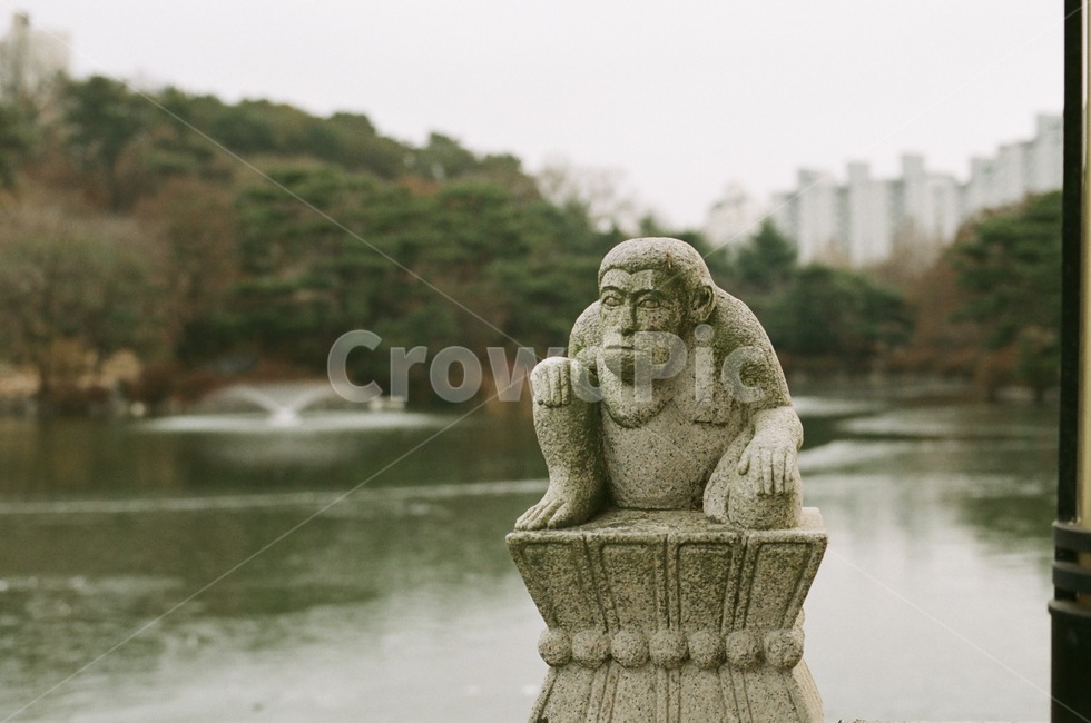 자연,돌,풍경,호수,분수,조각상,동상,석상,조형물,statue,bronze statue,stone statue