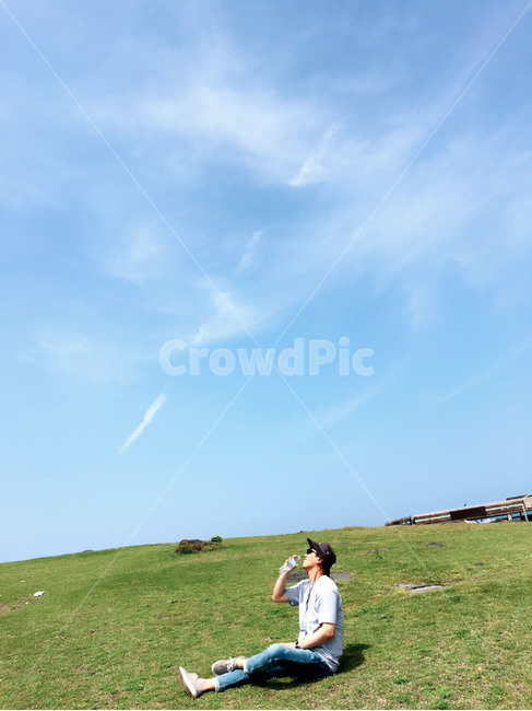 마라도,잔디,들판,하늘,구름,사람,인물,인간,human,person,남성,남자,man,male,여행,휴가,traveling,vacation,trip