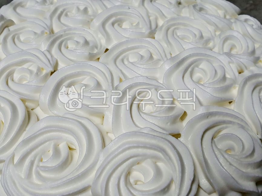 Cream cake,whipped cream cake,whipped cream,bakery,creme,cream,food,whipping cream,freshcream,dessert,Milk whipped cream,cake,skimmilk,whippedcream,creamcake,sweet