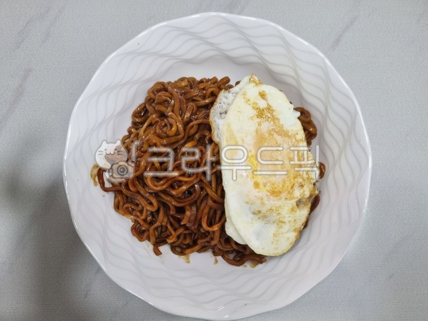 짜장면,자장면,짜파게티,짜짜로니,로스팅짜장,면요리,음식,요리,jjajangmyeon,blackbeansaucenoodles,jajangmyeon,chapagetti,jazzaroni,roastingjajang,noodledish,food,cooking,그릇,plate,bowls,접시,dish,saucer,후라이,계란후라이,달걀후라이,friedegg,계란,달갈,계란흰자,계란노른자,흰자,노른자,egg,반숙,eggwhites,whiteegg,yolk,eggyolk,계란반숙,softboiledegg,달걀반숙,sunnysideup,달갈흰자,달갈노른자,달걀,달걀흰자,달걀노른자,닭알노른자,chickeneggyolk,닭알흰자,chickeneggwhites,중국요리,chinesecuisine,Jjajangmyeon,중국음식,chinesefood,Chinesedishes,Chinesecooking,중식,맛있는음식,deliciousfood