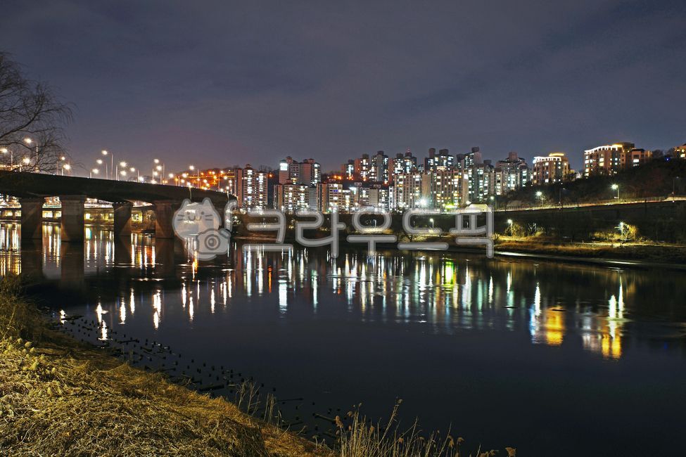 reflection,light,Eungbongdong,Gangbyeonbukro,Han River night view,Han River