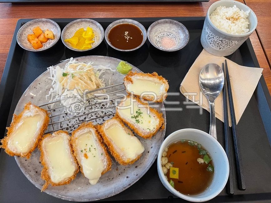 meal,soup,Pork cutlet,Japanese food,fried food,pork,food,cheese cutlet,cheese