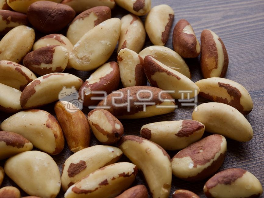 wellnessfood,cookingingredients,cooking ingredients,nut,brown,food,brazil nuts,nuts,naturalfood,wellbeing,background,Wellbeing food,organic,natural food,brazilnut