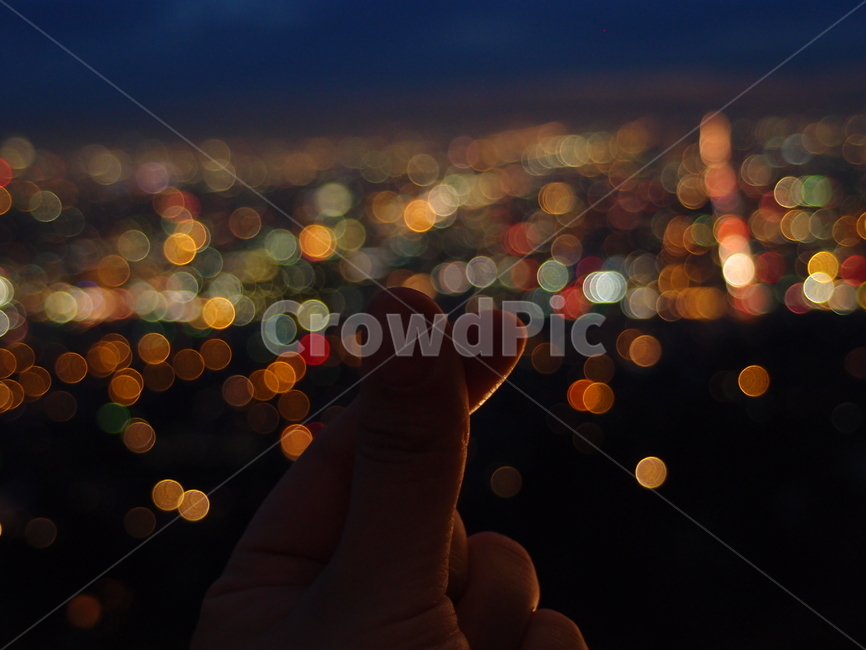 불빛,light,빛,손,손가락,손가락하트,하트,야경,반짝임,sky,경관,풍경