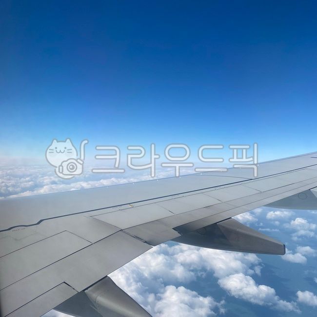 비행기,비행기밖,비행기창문밖,sky,airplane,하늘,비행기날개