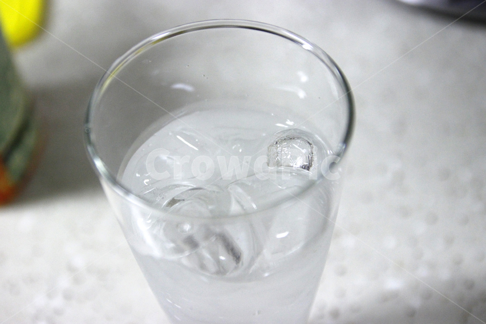 얼음물,유리컵,얼음,정수,물,잔,컵,탄산수,여름,시원한,아이스,ice,차가움,glass,유리,음료수,drink,beverage