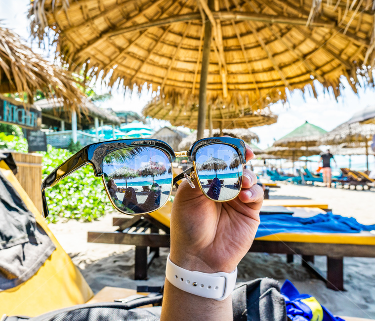 sunglasses,색안경,사람,해변,호이안,안방비치,파라솔,햇살,여름,계절,summer,season