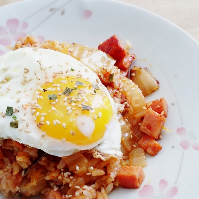 김치볶음밥,김치덮밥,볶음밥,계란후라이,음식,요리