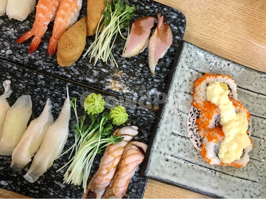 초밥,sushi,회,음식,food,해산물,fish,seefood,새우,shrimp,연어,음식,식재료,요리,food,cook,meal,dishes,food reserves,일식,일본음식,일본요리,Japanese food,Japanese dishes,Japanese meal,Japanese cook