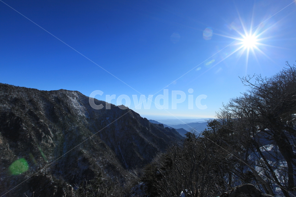 설악산,겨울산,파란하늘,겨울나무,능선,대청봉,겨울산행,등산,겨울,계절,winter,season,자연,풍경,nature,landscape,outdoors,옥외,mountain,산,mountain range,산맥