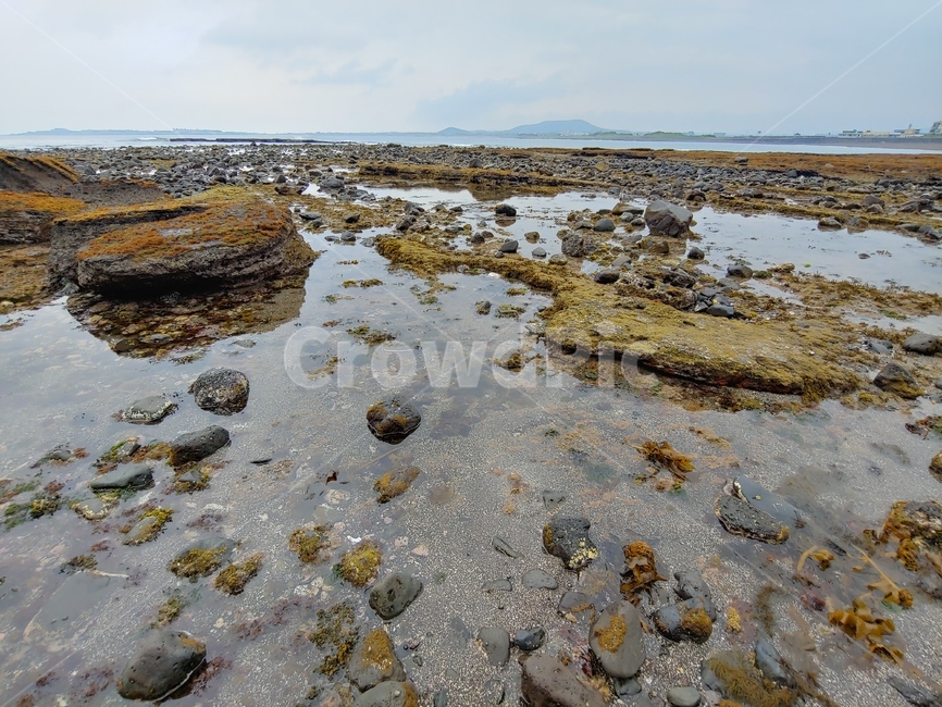 해변,바위,바다,하늘,섬,rock,island,sea,shore,seaside,black,brown