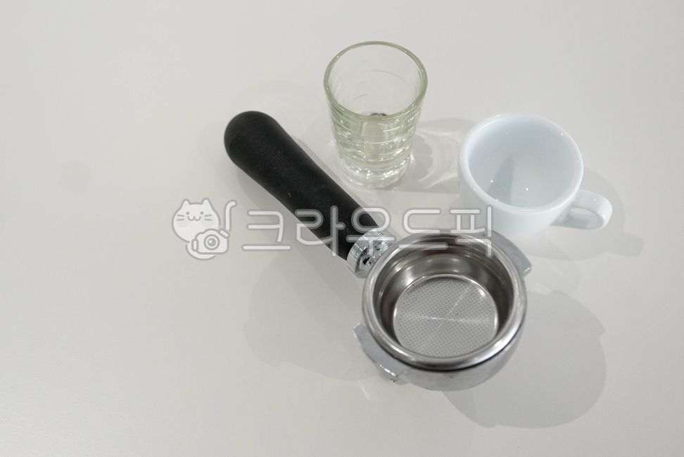 coffee study,espresso cup,measuring cup,measuringcup,coffee manufacturing,cup,Making espresso,glass cup