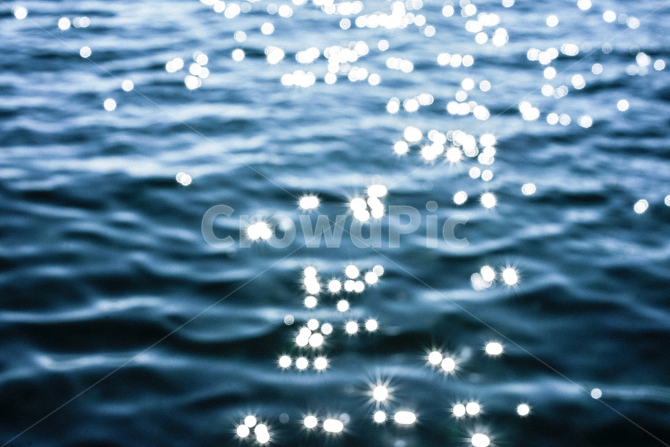 윤슬,바닷가,바다,물결,물살,햇빛,빛,반짝임,wave,sea,파란,블루,수심,바닷물,서해바다,자연,풍경,nature,landscape,감성,sensible,feeling,water,물,outdoors,옥외