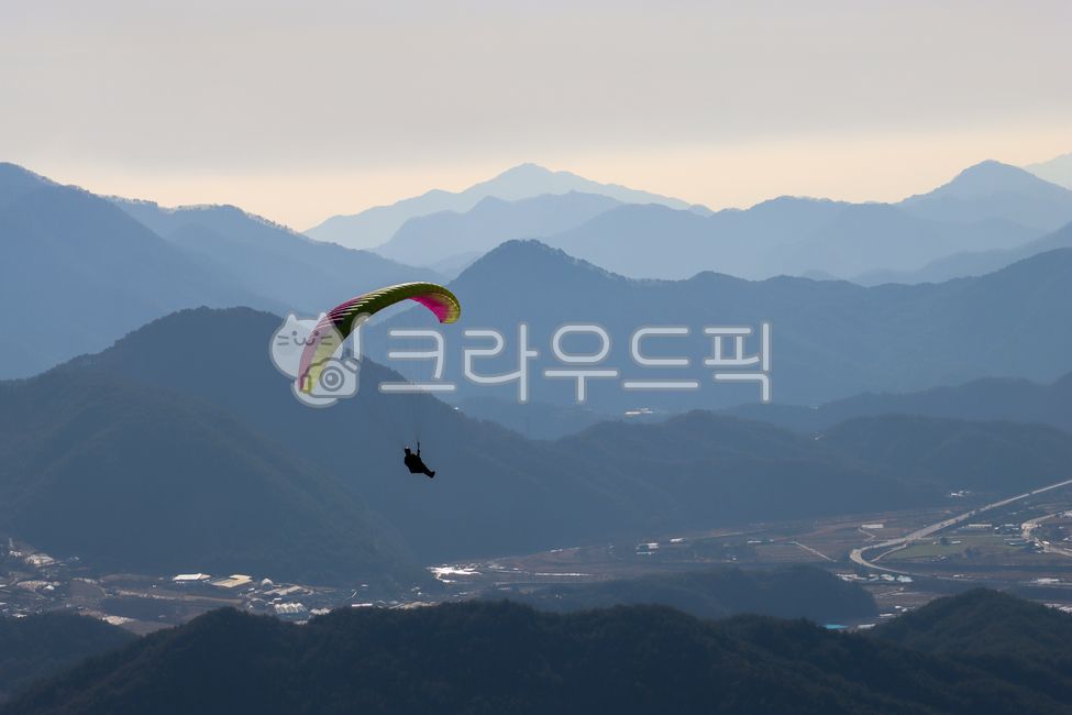 sky,fly,paragliding,sports,leisure,hobby