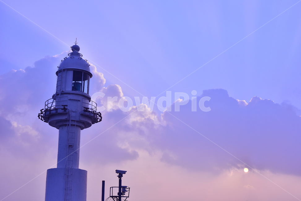 등대,풍경,길잡이,지킴이,시설물,lighthouse,구름,하늘,빛내림,블루톤,해안가,바닷가,항로표지,길안내,이정표,해,태양,석양,해질무렵,노을,황혼,building,건축물,architecture,tower,탑,등대,lighthouse