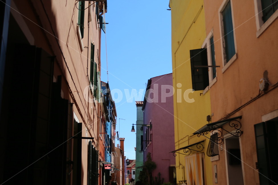 road,urban,건물,building,도시,town,어반,street,거리,city,시티,골목,색감,색,창,창문,골목길,부라노섬,베네치아,유럽,이탈리아,골목길,alley