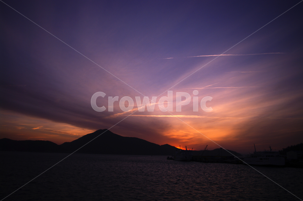 바다,풍경,섬,노을,하늘,구름,산,color,일출,sunrise,자연,풍경,nature,landscape,outdoors,옥외,land,땅,dusk,황혼,sunset,일몰,sky,dawn,새벽,red sky,붉은 하늘