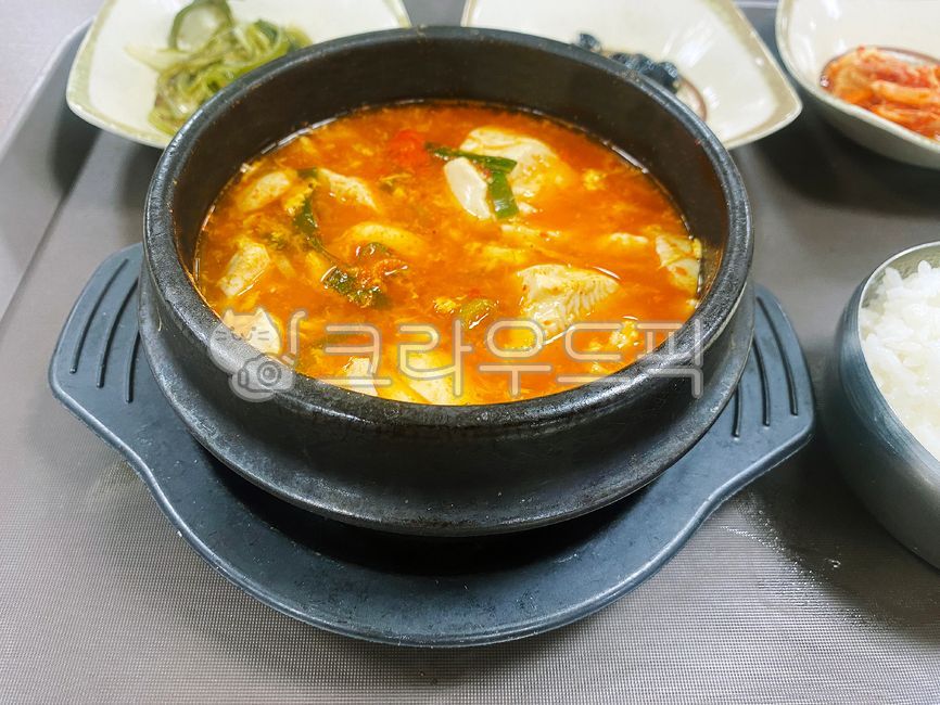 순두부,가정식,순두부찌개,뚝배기,두부,양념,고춧가루,한식,softtofu,homecooking,softtofustew,earthenwarepot,tofu,seasoning,redpepperpowder,koreanfood,meal,식사