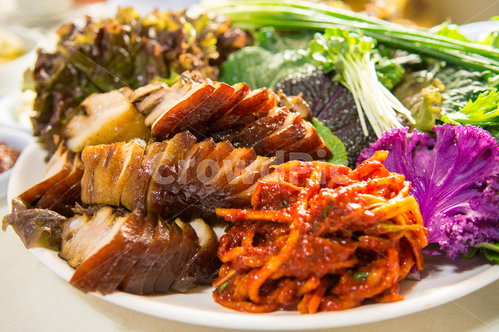 수육,채소,쌈,상추,음식,족발,보쌈,한식,초록,빨간,김치,보쌈김치,음식,식재료,요리,food,cook,meal,dishes,food reserves,한식,한국음식,한국요리,korean food,korean dishes,korean meal,korean cook