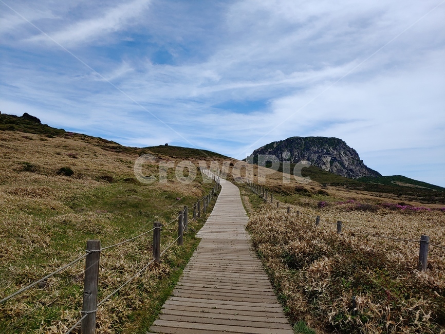산,하늘,풍경,등산로,들판,mountain,sky,clouds,green,초록,등산,한라산,배경,trail,walkway,데크