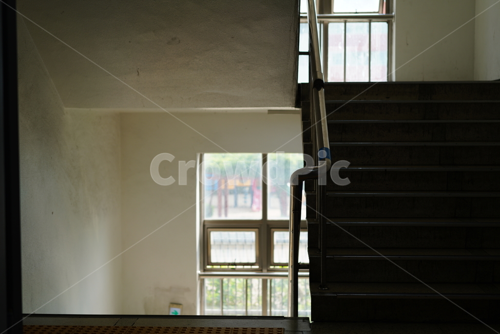 창,창문,window,건물,실내,창가,빛,난간,handrail,계단
