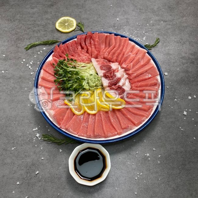 Tuna block,tuna,led by,belly road,fruit,tuna sashimi,Bluefin tuna,Odoro