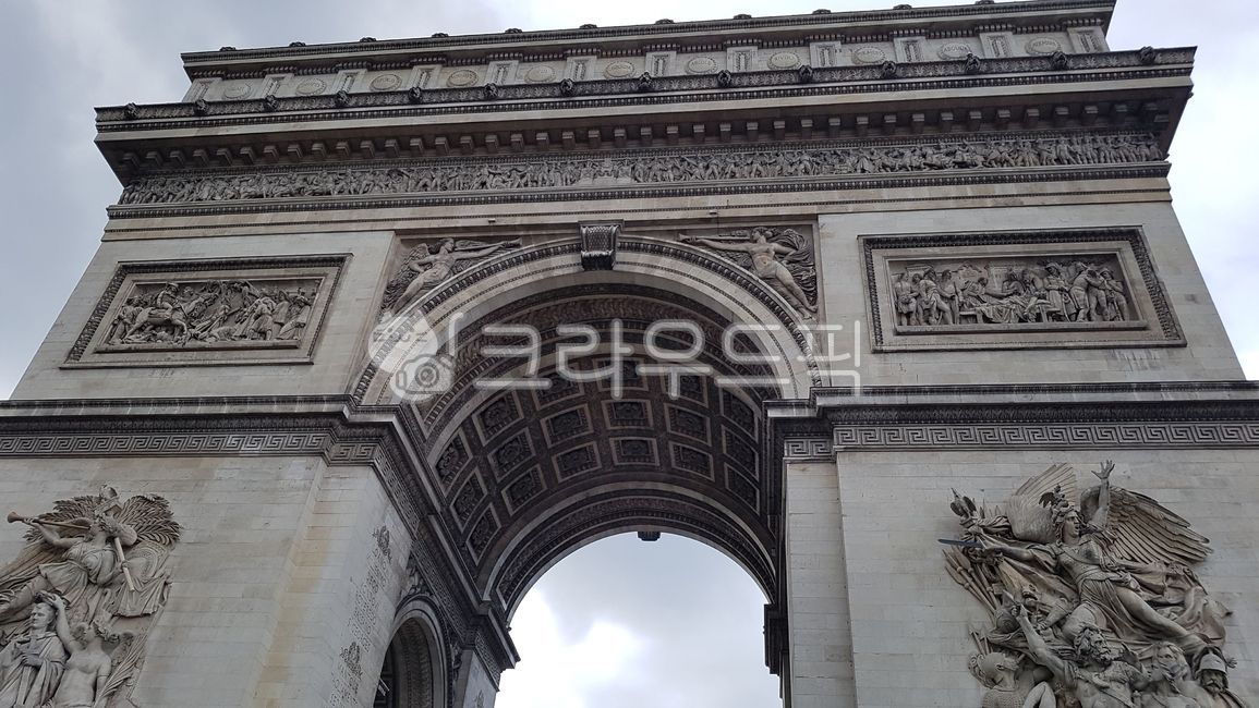 fly,Arc de Triomphe,arch,europe,Paris architecture,building,architecture