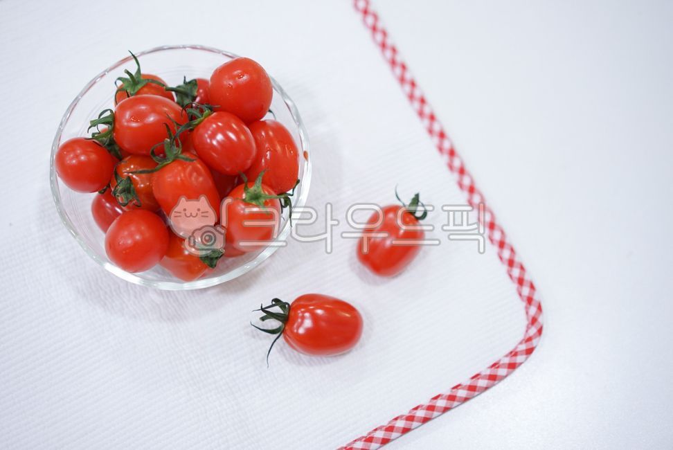 Cherry tomato,fruit,embankment,tomato,food
