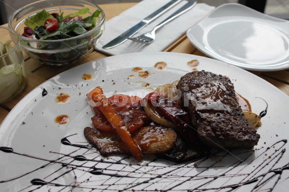 등심스테이크,스테이크,스태이크,등심,고기,레스토랑,음식,음식점,맛집,요리,샐러드,steak,beefsirloinsteak,restaurant,salad,음식,식재료,요리,food,cook,meal,dishes,food reserves,양식,서양음식,서양요리,western food,western dishes,western meal,western cook