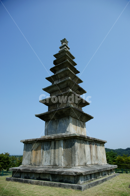 충주,중앙탑,탑평리,탑평리7층석탑,국보제6호,통일신라시대,신라시대,하늘,잔디,돌탑,건축물,한국전통,한국문화,korean traditional,korean culture,조각상,동상,석상,조형물,statue,bronze statue,stone statue