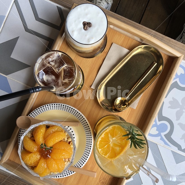 커피,카페,위에서찍은커피,아인슈페너,귤에이드,귤요거트,테이블,원두,음식,식재료,요리,food,cook,meal,dishes,food reserves,디저트,간식,후식,dessert,snack,음료수,drink,beverage,커피,카페,coffee,cafe