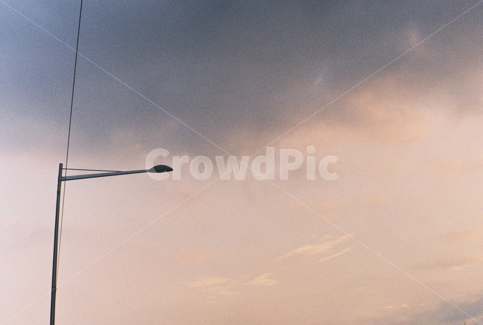 하늘,sky,구름,오전,오후,cloud,빛,나무,건물,그림자,노을,저녁,몽환,나른,화사한,화사,평화,걱정,정화