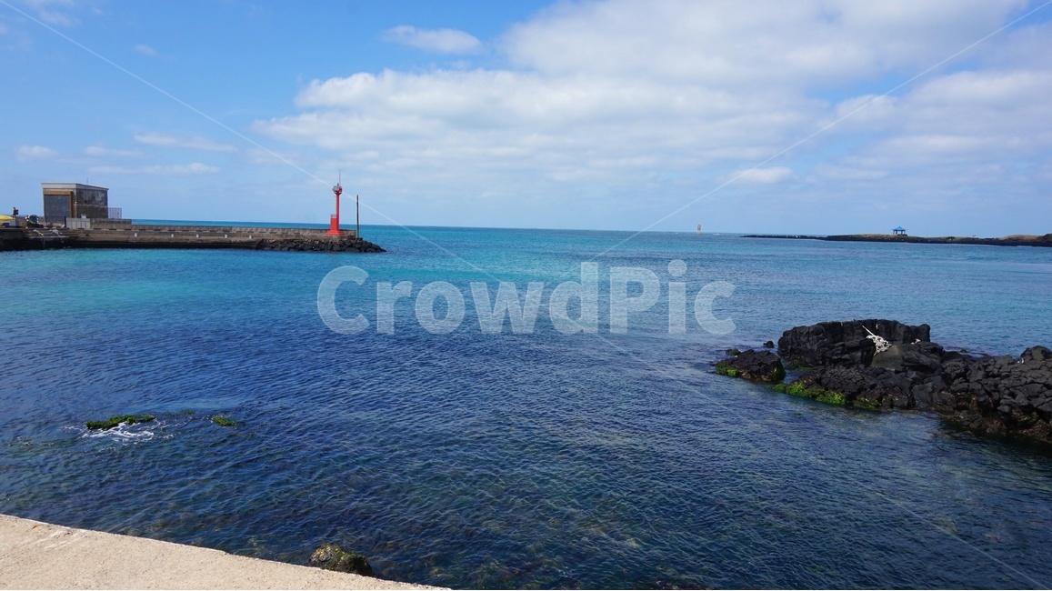제주도,바다,날씨,푸른바다,등대,방파제,구름,배경화면,바위,여름,weather,sea,cloud,background,summer,port,sky,자연,풍경,nature,landscape,한국자연풍경,한국자연경관,korea nature landscape,등대,lighthouse,제주도,jeju,jeju island,water,물