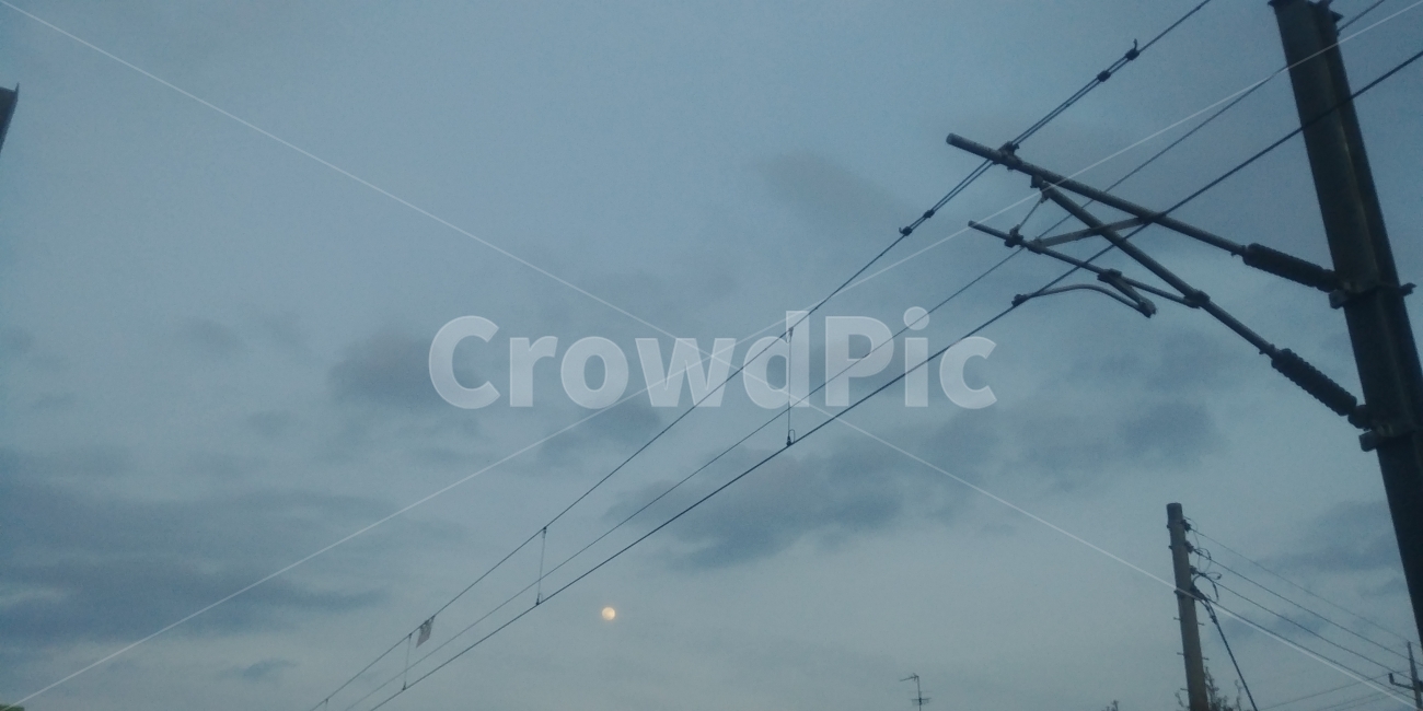 하늘,기차역,푸른,풍경사진,달,자연,풍경,nature,landscape,cable,케이블,power lines,전력선,electric transmission tower,송전탑