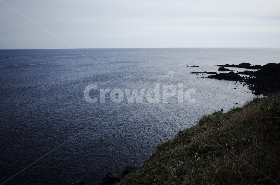 blue,sky,ocean,sea,water,바다,푸른하늘,하늘,푸른바다,shoreline,해안선,nature,자연,beach,해변,light,sunlight,윤슬,햇빛,빛,플레어,자연,풍경,nature,landscape