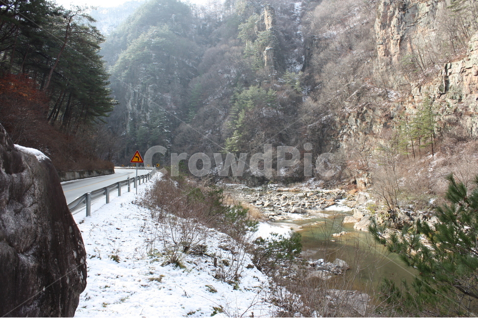 나무,물,시냇물,바위,풍경,소금강,도로,겨울,겨울,계절,winter,season,자연,풍경,nature,landscape,한국자연풍경,한국자연경관,korea nature landscape