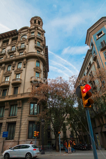 automobile,자동차,vehicle,차량,transportation,교통,car,차,person,사람,human,인간,wheel,바퀴,trafficlight,신호등,바르셀로나,스페인,유럽,골목,거리,street,city,building,town,도시,건물,건축물,architecture,barcelona,europe,spain