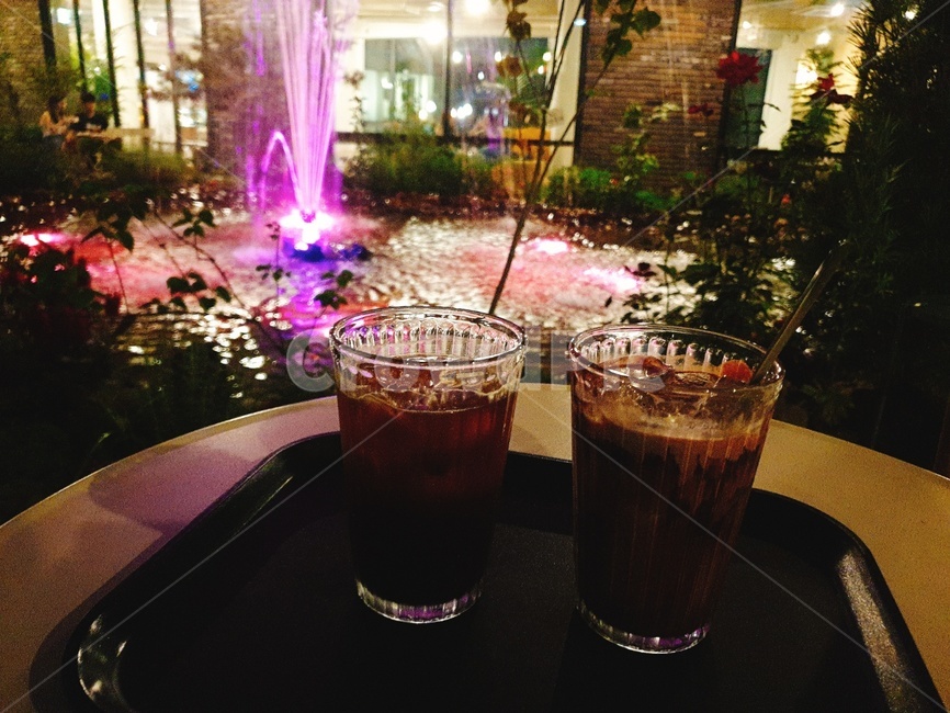 카페,아메리카노,연못있는카페,연못조명,밤카페,음료,커피,카페,coffee,cafe