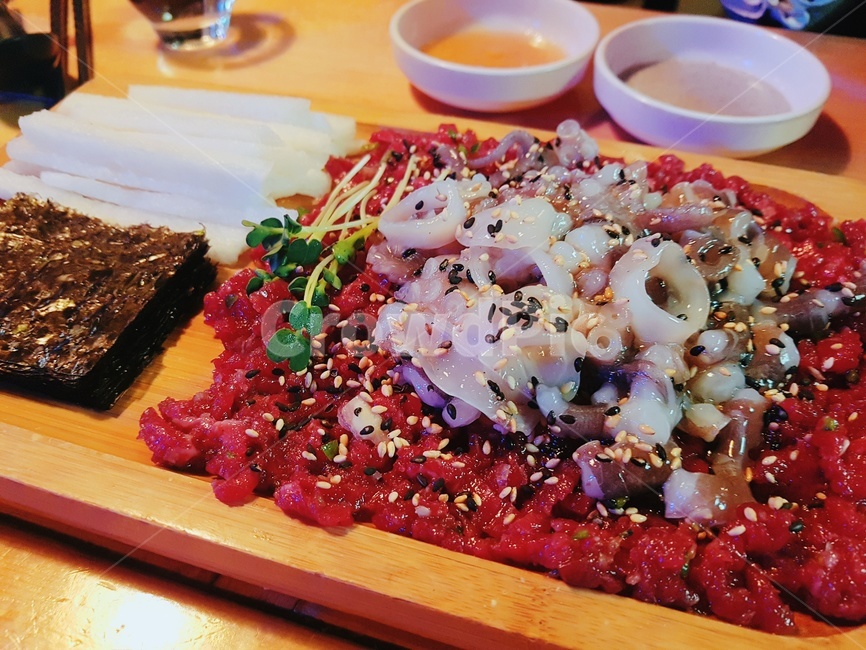 음식,육회,낙지탕탕이,산낙지,안주